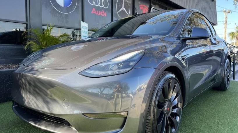 TESLA MODEL Y 2022 7SAYGDEFXNF327388 image